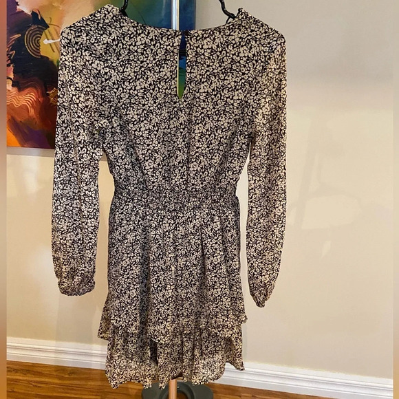 Flowy wrap dress - Picture 2 of 5